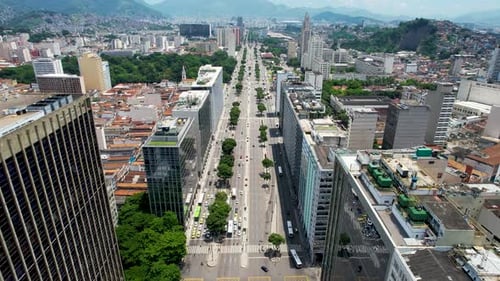 Avenida Vargas President, no centro do Rio de Janeiro, Brasil.