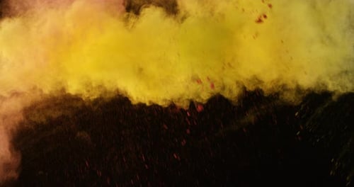 Nahaufnahme des spritzenden Farbpulvers