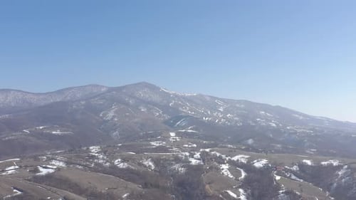 Paisaje del este de Serbia con imágenes de Zumbido 4K de la montaña Deli Jovan