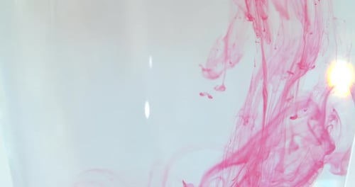 Textura e fundos de tintas na água criam uma abstração interessante. Respingos
de