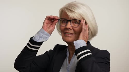 Classy Way of Wearing Glasses