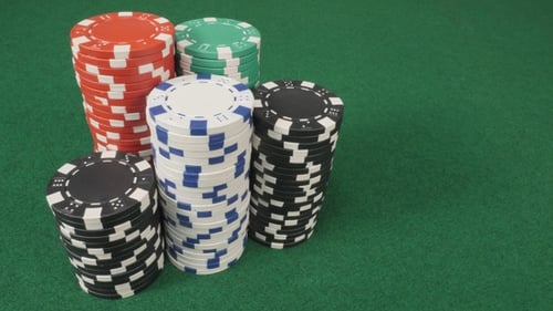 Casino-Chips und Gewinne