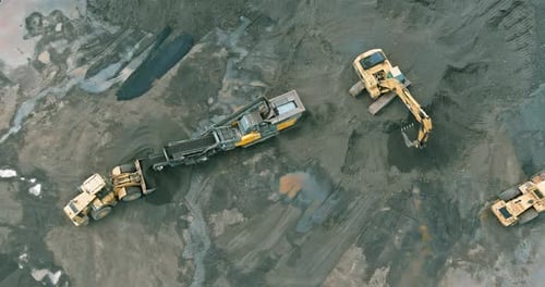 Convoyeur de concasseur de pierres dans le tri de la pierre dans la surface de fraction à l'usine