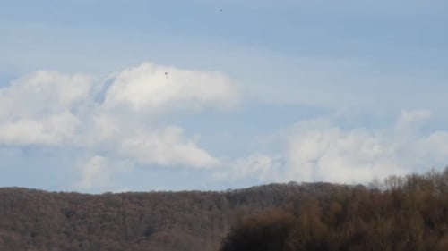 Wolkenzeitraffer im Frühjahr mit schneller Wolkenbildung