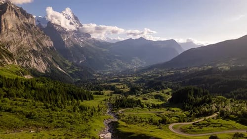 Hyperlapse près de la Grosse Scheidegg à Grindelwald, volant vers l'ouest