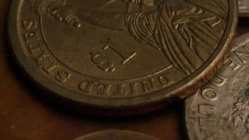 Rotierendes Stock-Bildmaterial von amerikanischen Geldmünzen