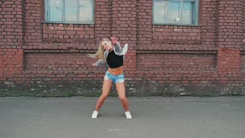 Blonde Woman Dancing Performs Modern Hip-hop Dance Posing, Freestyle in Street, Urban. Stock Footage