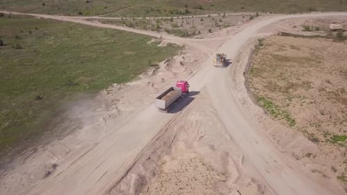 Camión cargado con tierra