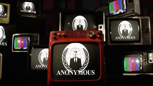 Anonyme Flaggen und Retro-Fernseher.