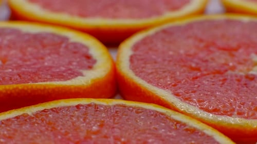 Isolierte Grapefruitstücke