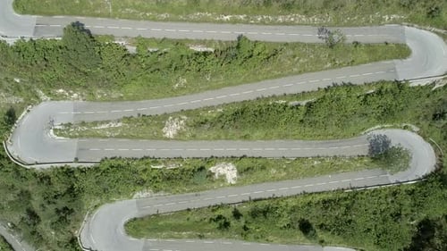 Antenne für kurvenreiche, kurvenreiche und steile Bergstraßen