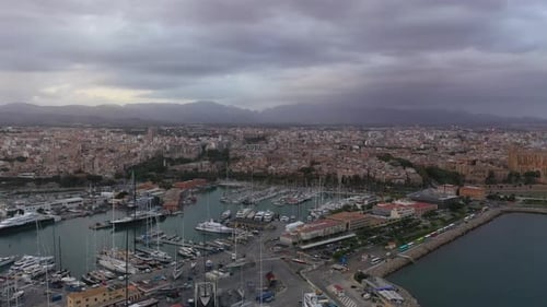 Vista aérea de Palma de Mallorca al atardecer. Islas Baleares.