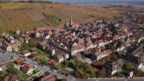 Survol des vignobles d'automne de Riquewihr, Alsace, France