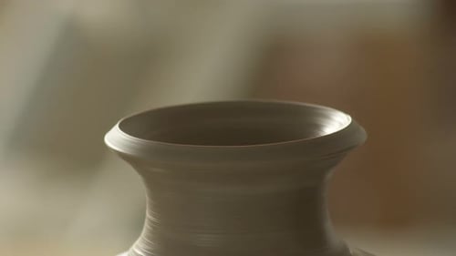 Vase à boue tournant dans le tour
