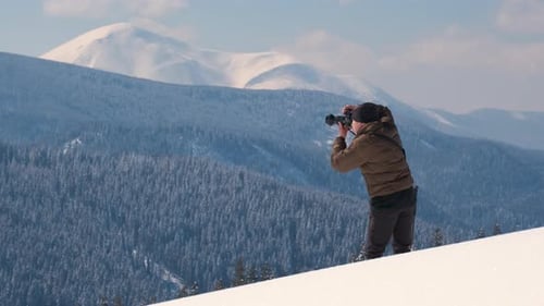 Photographer Captures Snowy Mountain Scenery in Winter
