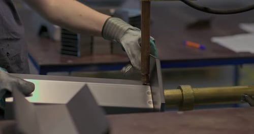 Punktschweißen von Metallteilen CNC