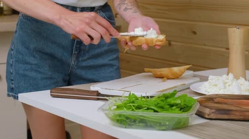 Tartiner de ricotta sur croissant