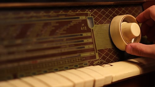Searching Frequencies on Vintage Radio