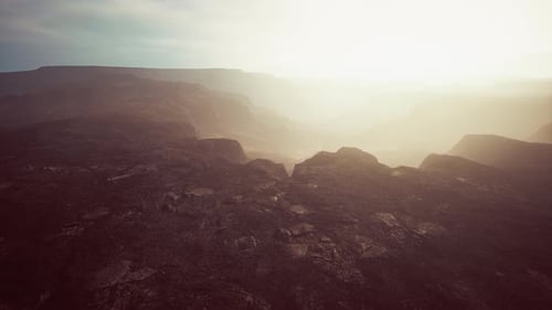 Brouillard matinal dans le désert du Sinaï