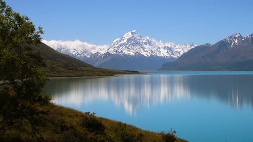 Mt Cook with beautiful water reflection on lake Pukaki, New Zealand