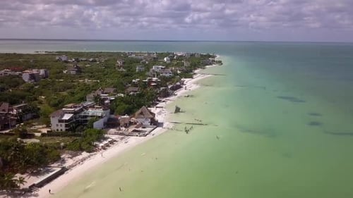 Vue aérienne sur l'île exotique de Holbox dans le Yucatan au Mexique