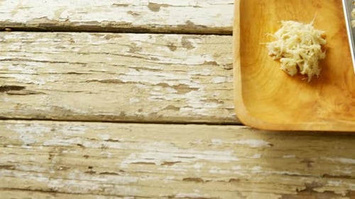 Grated ginger places in wooden tray