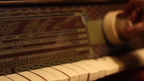 Tuning A Retro Radio