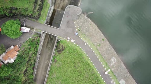 Imagens de vídeo do rio - Imagens de drone de uma barragem