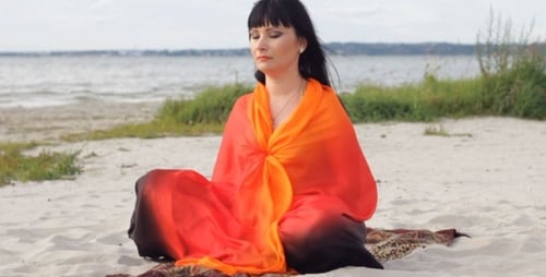 Méditation au bord de la mer Ralenti