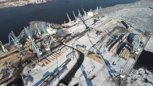 Cargo port