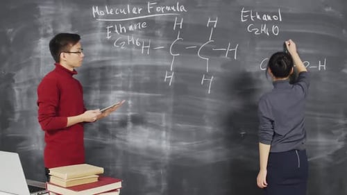 Chemistry Students Work Together on Molecular Formulas