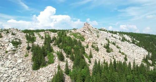 Felsen an der Spitze des Kamms