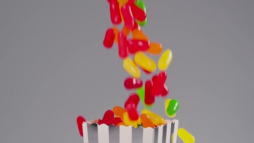 Bunte Süßigkeiten fallen in Zeitlupe