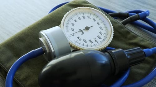 Sphygmomanometer measures blood pressure