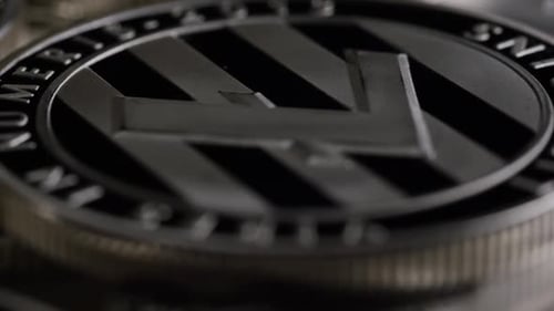 Rotierende Aufnahme von Litecoin-Bitcoins