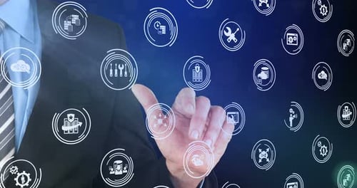 Geschäftsmann berührt den Bildschirm der virtuellen digitalen Schnittstelle