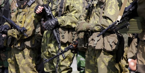 Applaudissements militaires