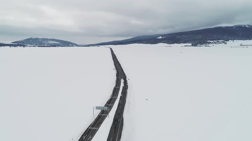 Schneereiche Winterstraße