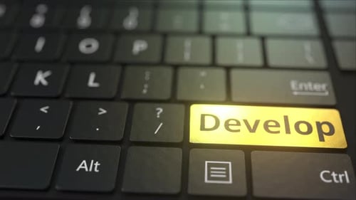 Clavier d'ordinateur noir et touche de développement dorée