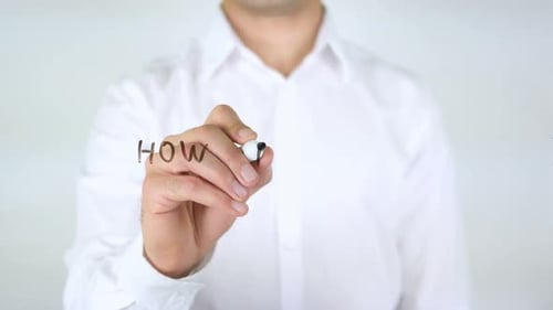 Wie fühlen Sie sich über Ihren Job Geschäftsmann, der auf Glas schreibt?