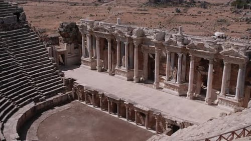 Ein Blick auf Hierapolis - eine antike Stadt in Pamukkale - Türkei