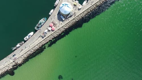 Survol du port de la ville de Hel et de la péninsule de la mer Baltique, Pologne, Europe