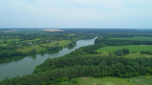 Luftaufnahme Schöne Natur, See und Wald