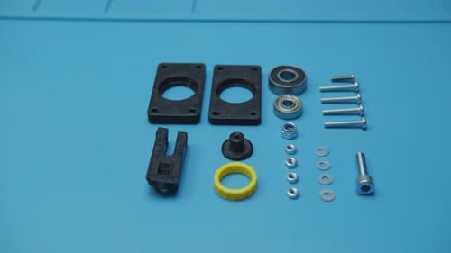 Pan Droite Petites Pièces Préparées Pour Assemblage Sur Fond Bleu