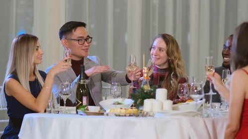 Colegas em uma festa Corporativo