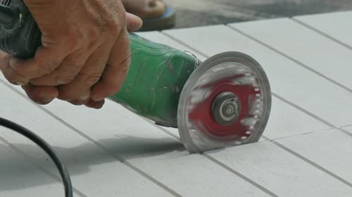 Using electric saw machine for cutting wood