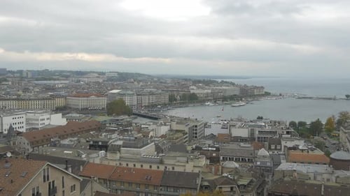 Schwenken Sie rechts von der Stadt Genf