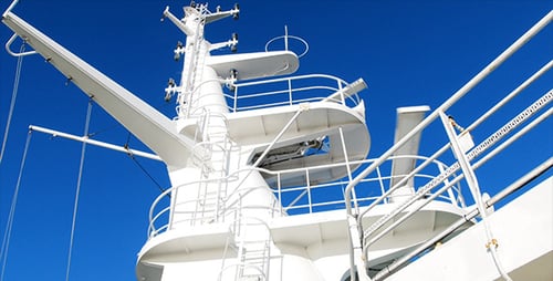 Dispositivos de navegación en el mástil del barco