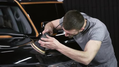 Capot de polissage homme de voiture