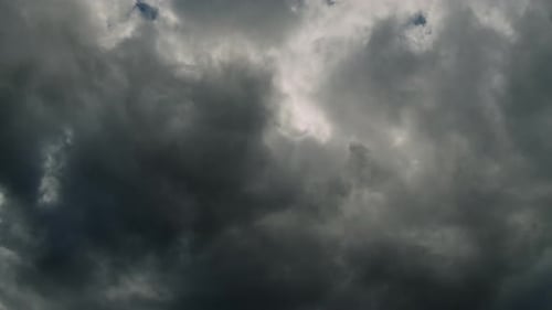 Zeitraffer eines schönen sonnenblauen Himmels mit Cumuluswolken